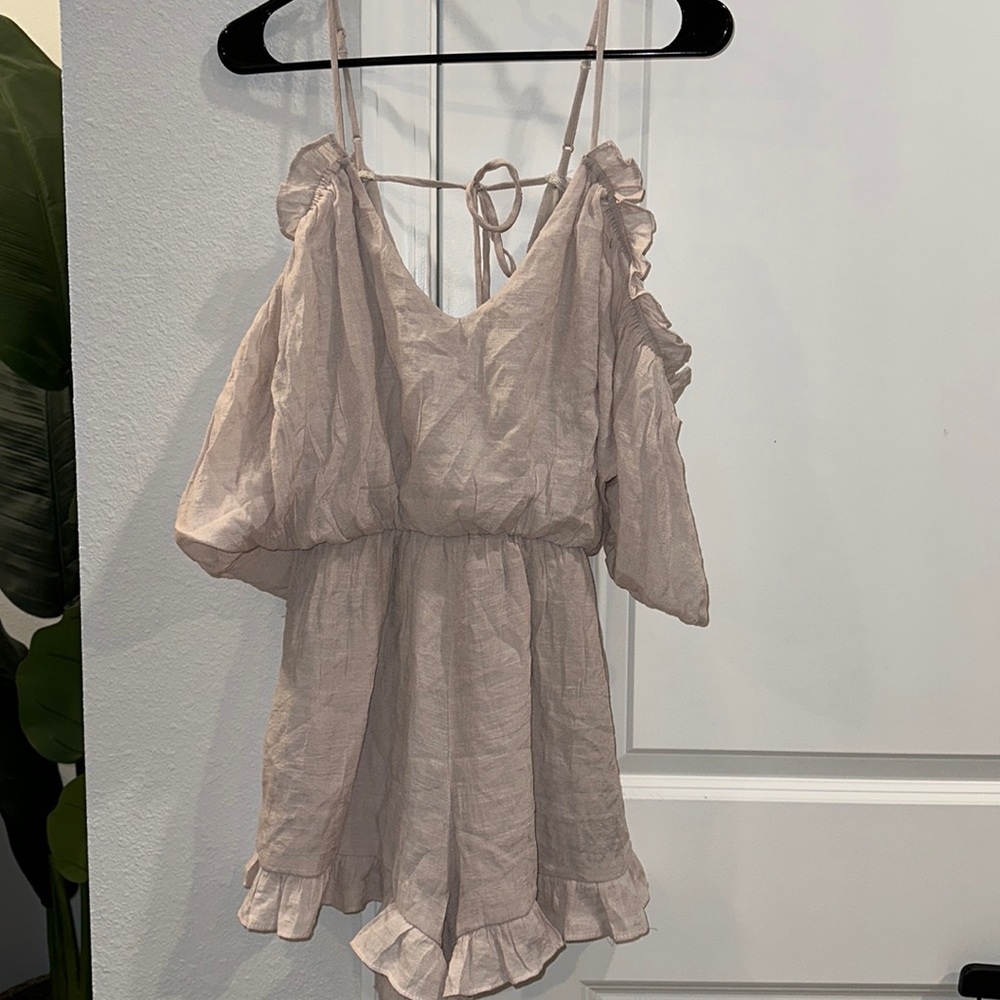 NWT Wishlist Romper. Pale pink/beige. Size Large. Never worn. Open back.